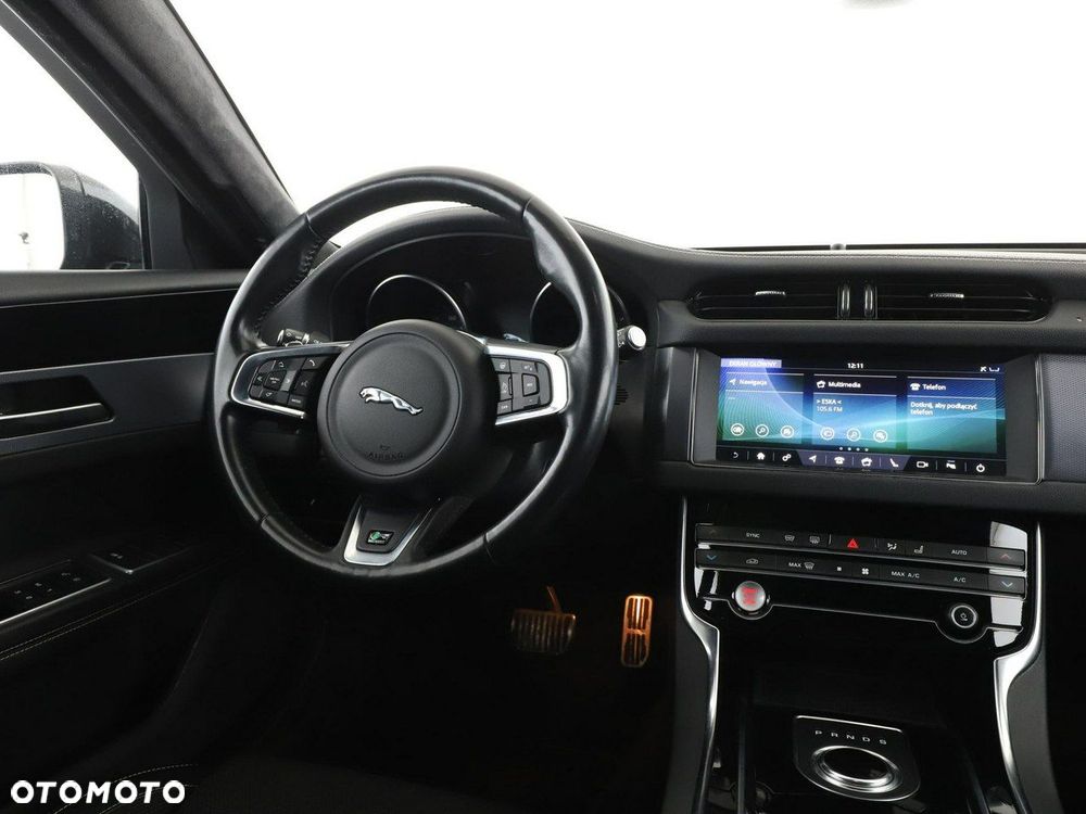 Jaguar XF 20d AWD R-Sport - 17