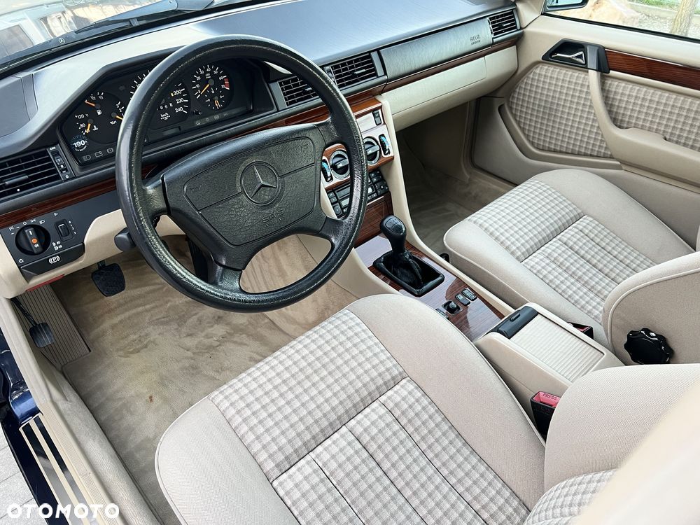 Mercedes-Benz Klasa E 260 - 19