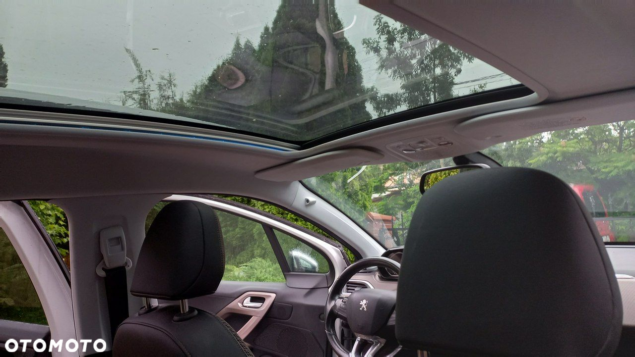 Peugeot 2008 1.6 e-HDi Allure S&S - 21