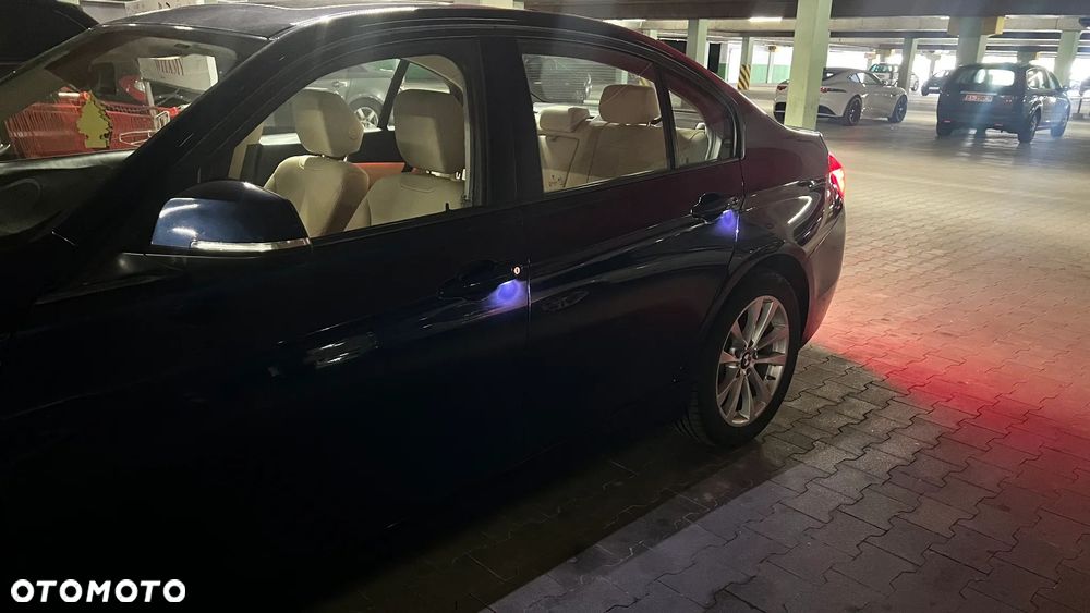 BMW Seria 3 320i Edition Luxury Line Purity - 17