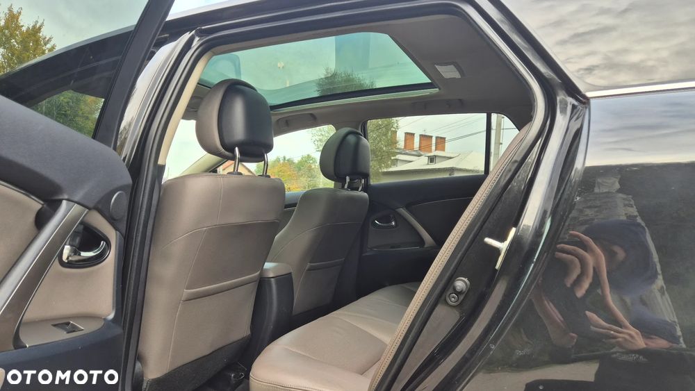Toyota Avensis - 8