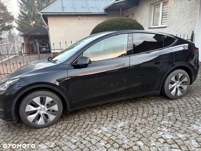 Tesla Model Y - 3