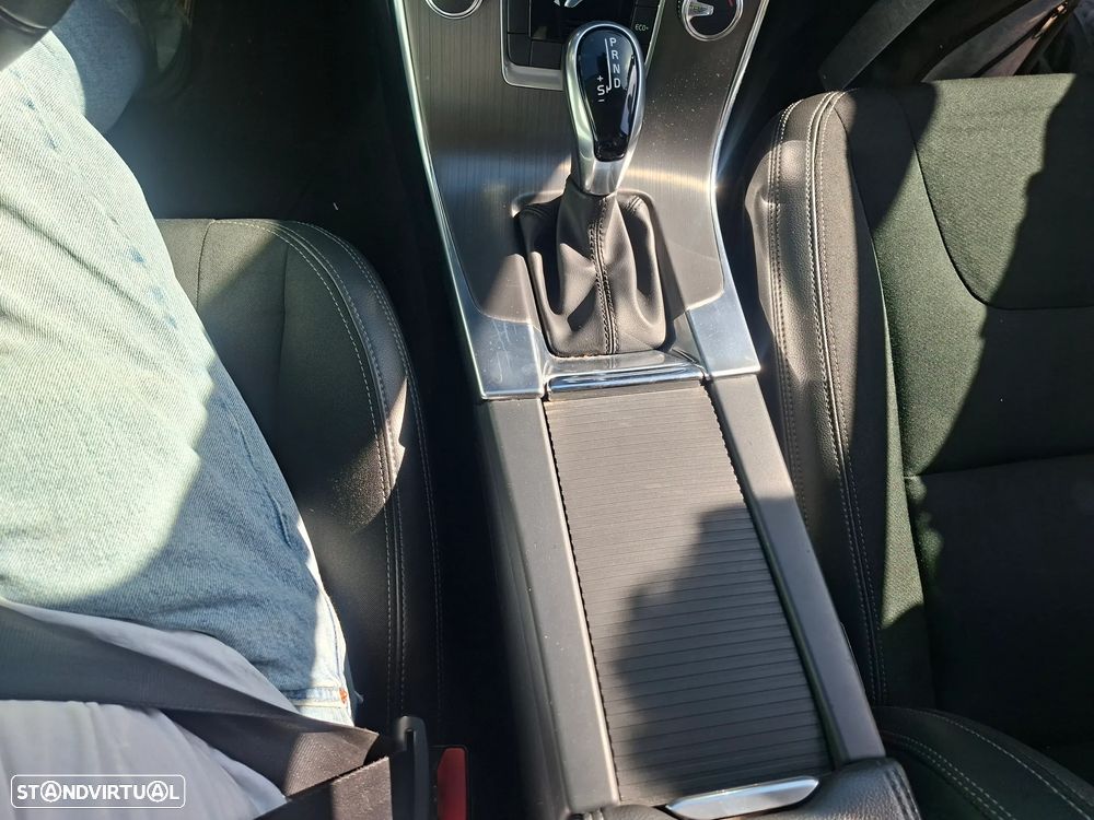 Volvo V60 Cross Country - 13