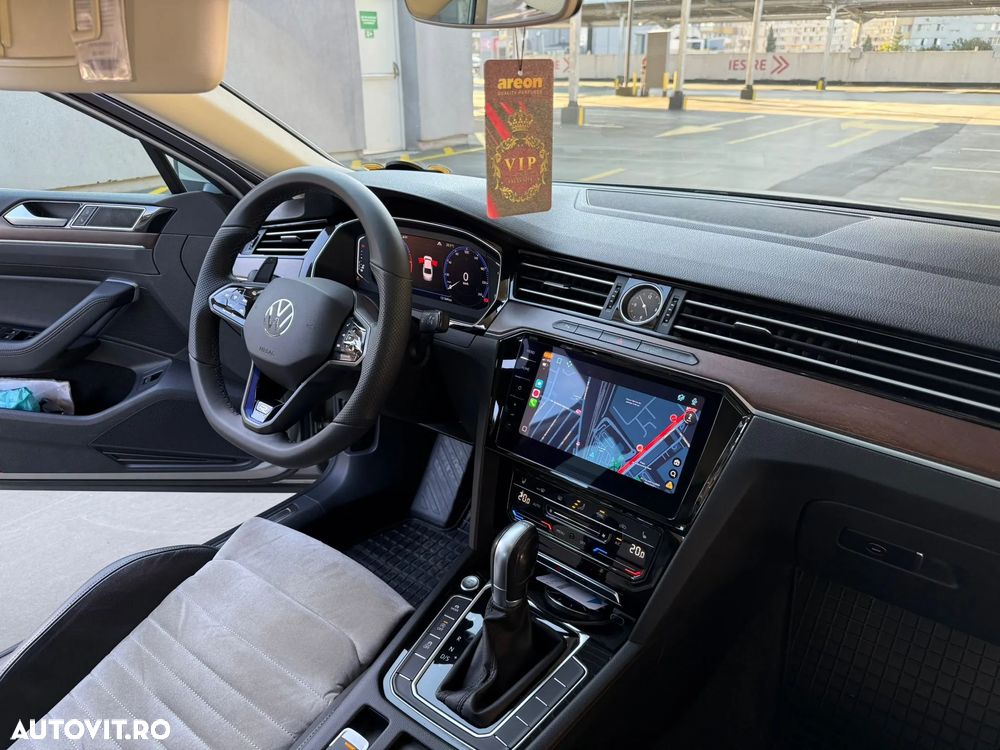 Volkswagen Passat Variant 2.0 TDI DSG 4Motion Highline - 11