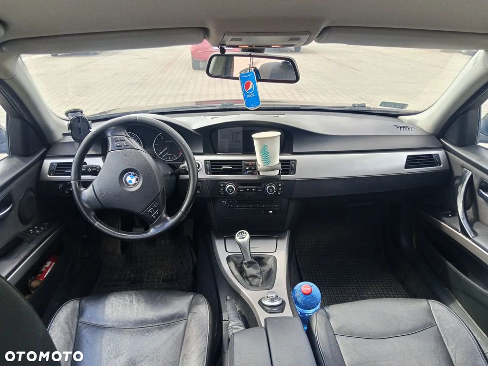 BMW Seria 3 318d - 10