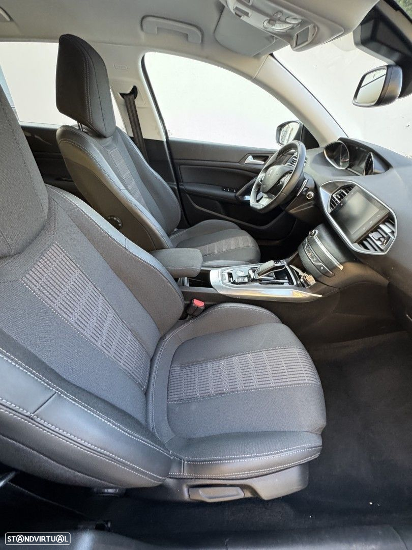 Peugeot 308 1.2 PureTech Allure EAT8 - 7