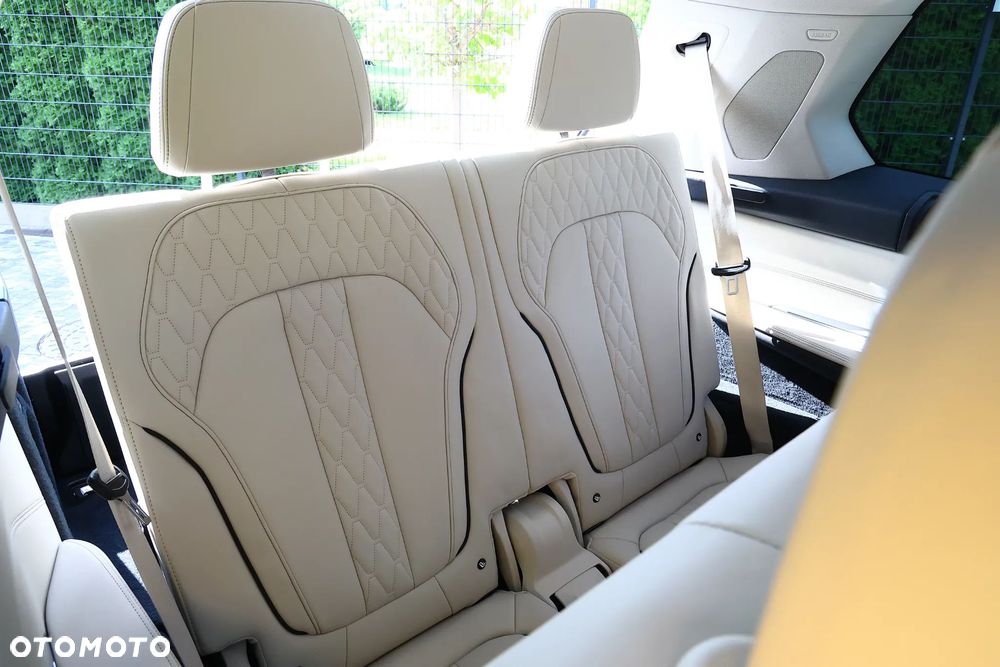 BMW X7 xDrive40d mHEV - 28