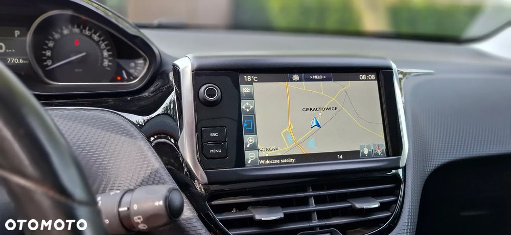 Peugeot 2008 1.2 Pure Tech GPF Allure S&S EAT6 - 26