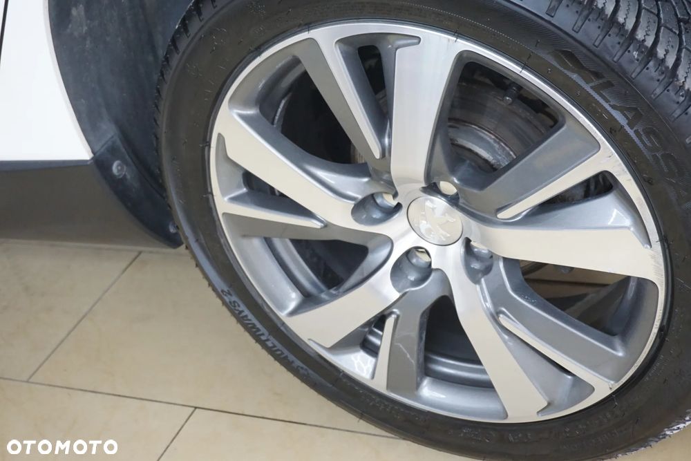 Peugeot 2008 BlueHDi 100 STOP & START Style - 22