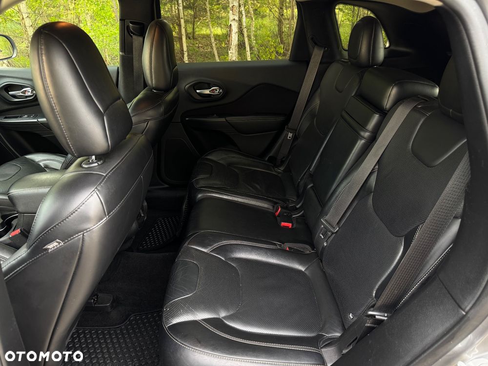 Jeep Cherokee - 9