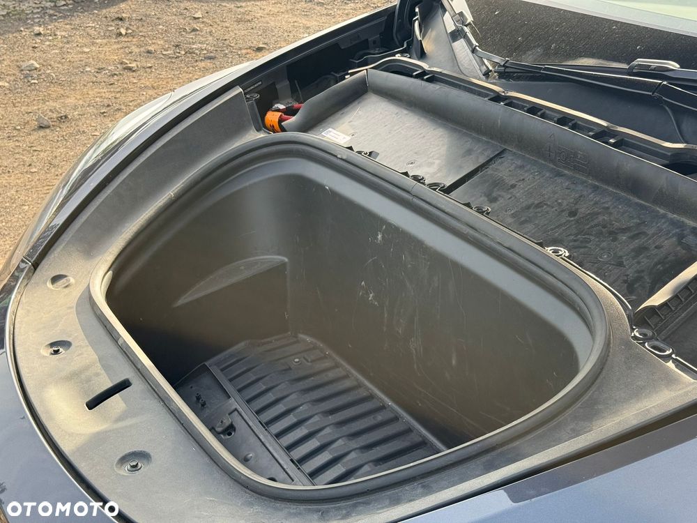 Tesla Model Y Long Range Dual Motor AWD - 6
