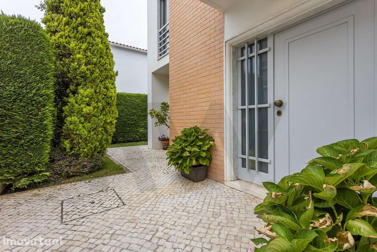 Moradia T5 com Piscina nos Jardins da Parede – Estoril - Grande imagem: 3/40