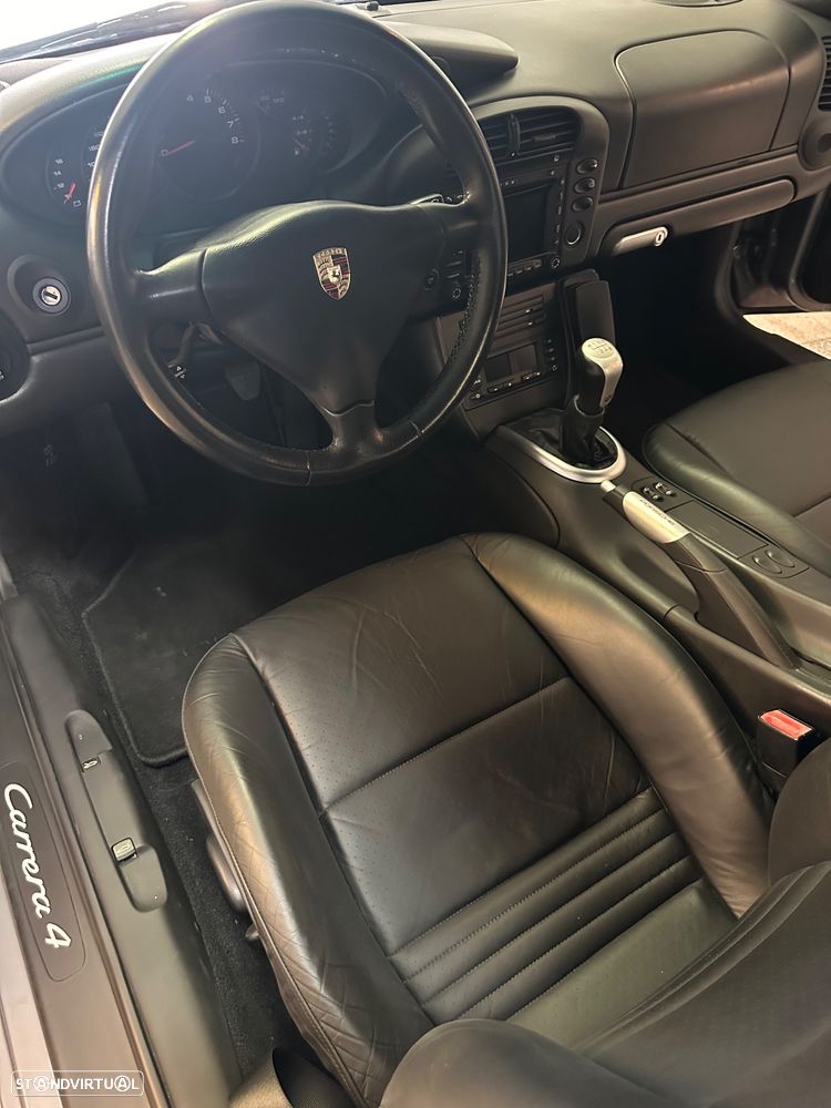 Porsche 911 (996) Carrera 4 - 31