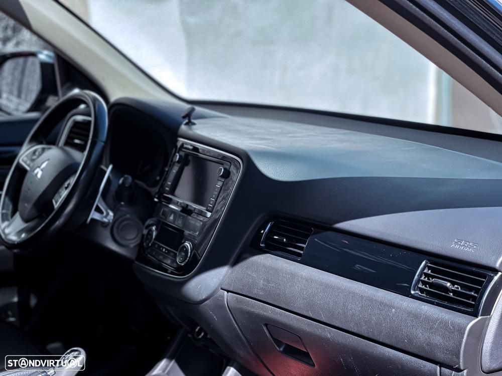 Mitsubishi Outlander - 4