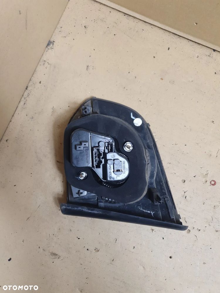 LAMPA LEWA W KLAPE VOLKSWAGEN GOLF VI 6 - 6
