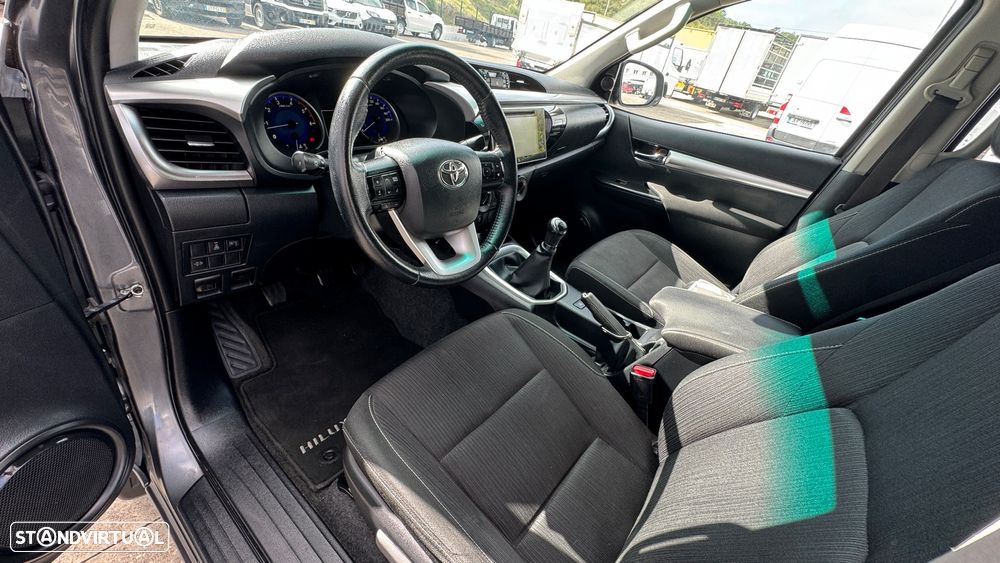 Toyota Hilux 2.4 D-4D 4WD CD Tracker - 45