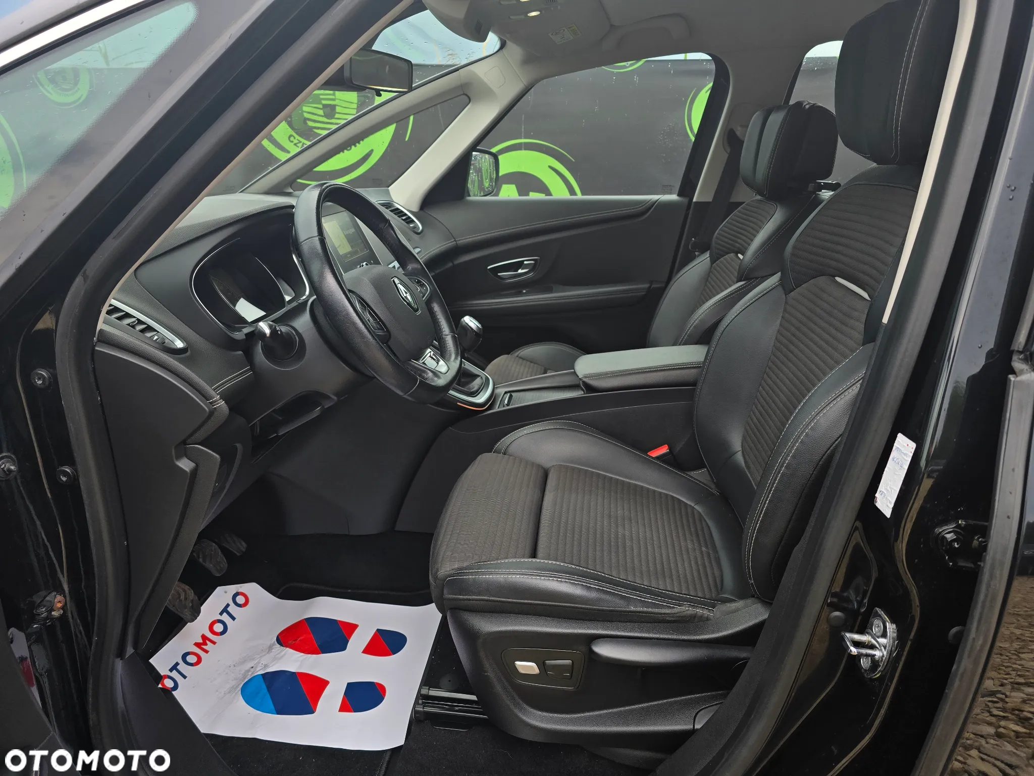 Renault Grand Scenic - 13