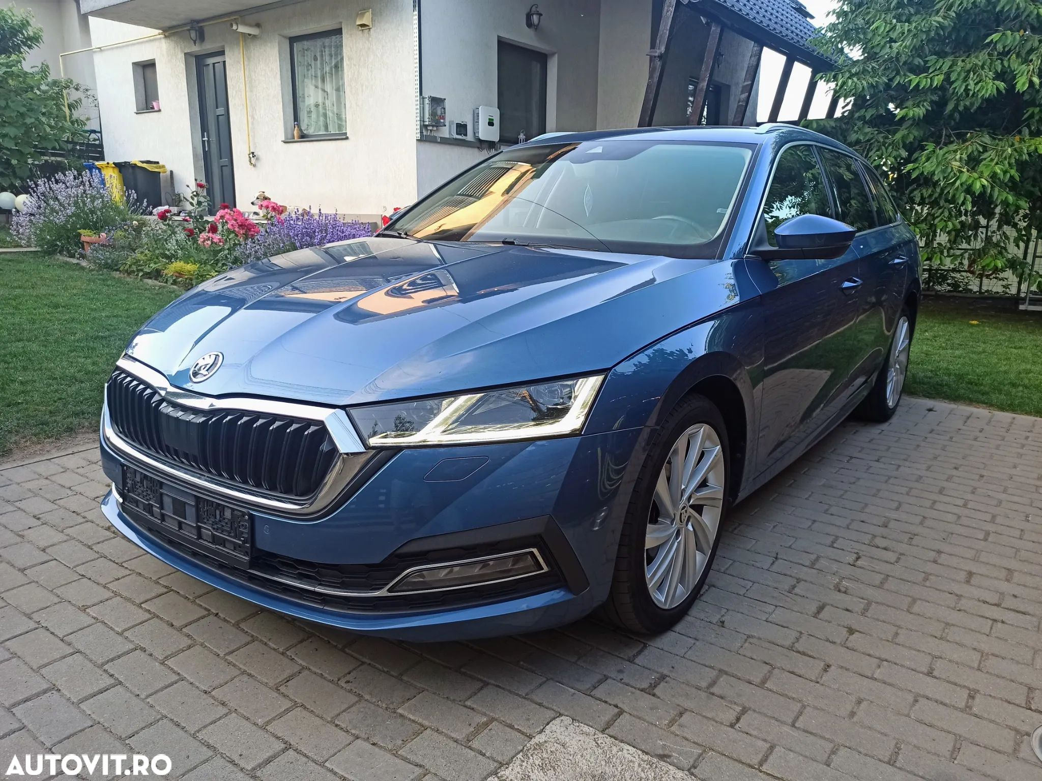 Skoda Octavia Combi 2.0 TDI DSG Style - 1