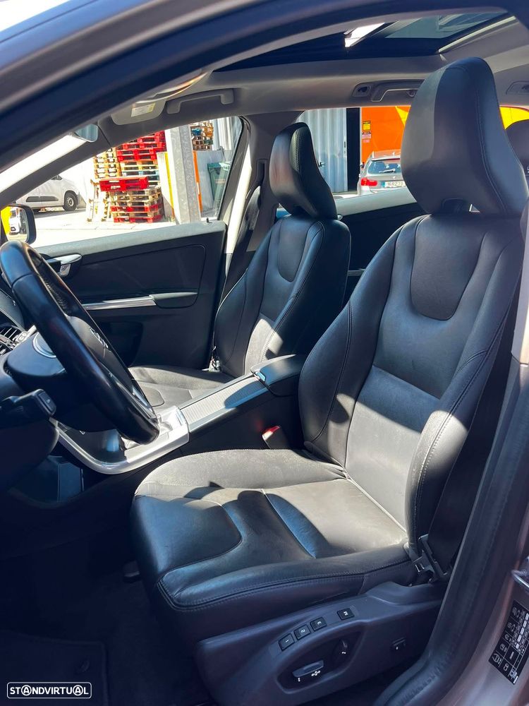 Volvo XC 60 2.0 D4 Momentum Geartronic - 5