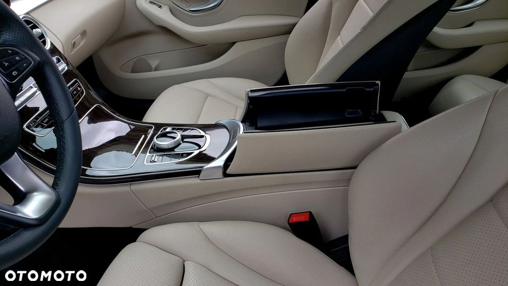 Mercedes-Benz Klasa C 300 9G-TRONIC AMG Line - 17