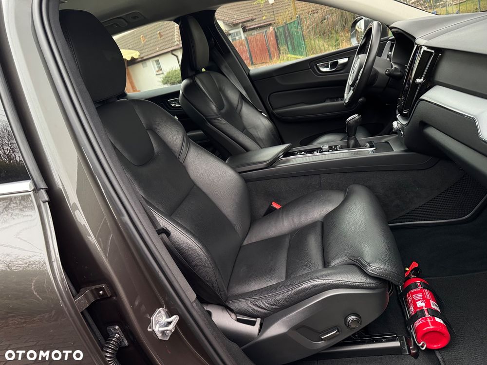 Volvo XC 60 D3 Momentum Pro - 25