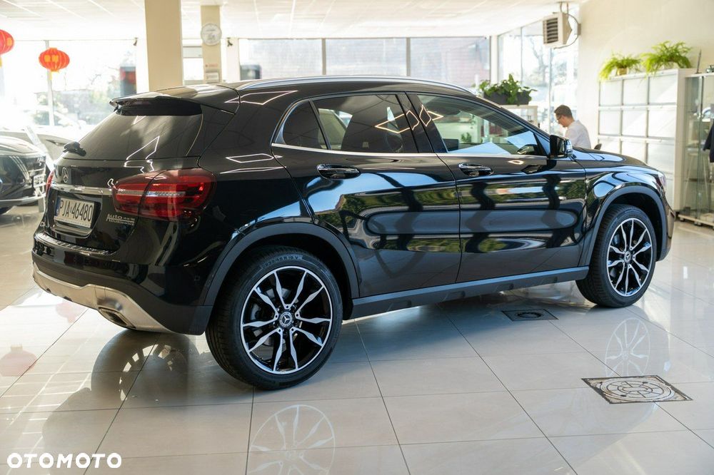 Mercedes-Benz GLA 200 7G-DCT - 5