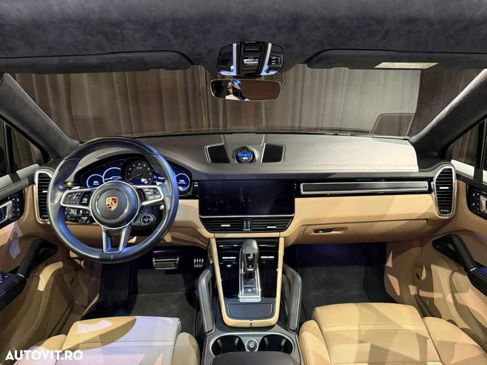 Porsche Cayenne Coupe GTS Tiptronic S - 24
