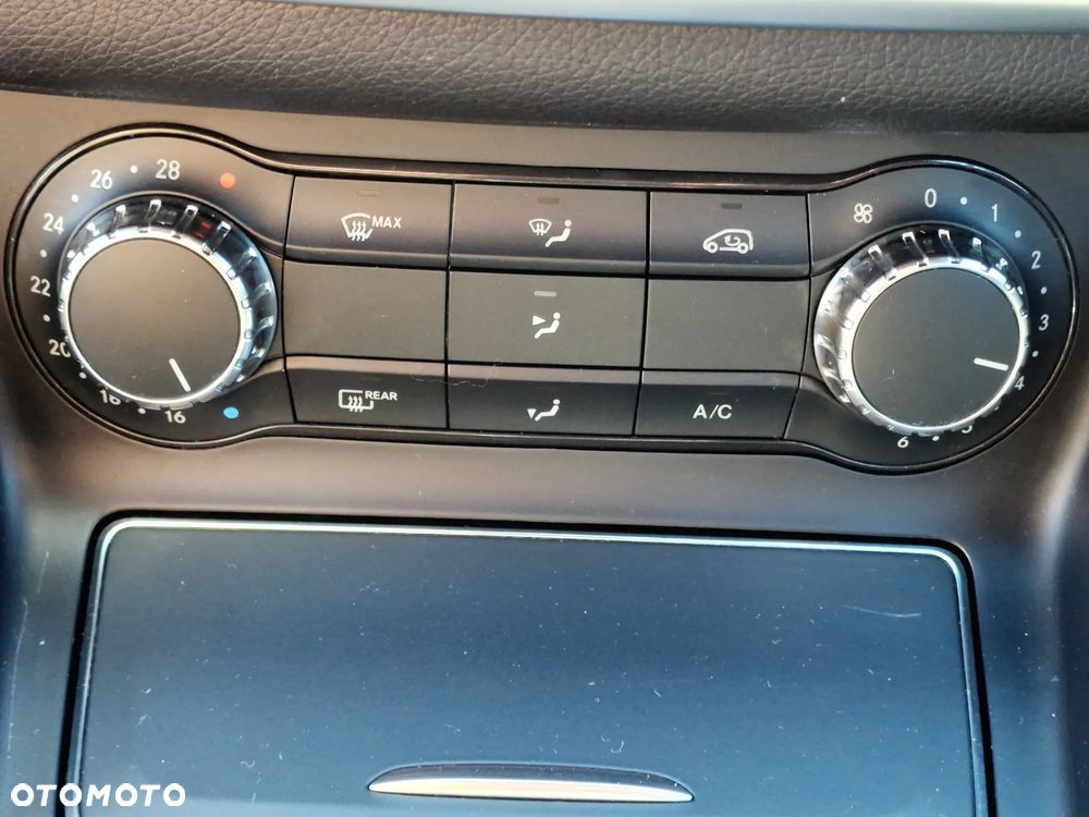 Mercedes-Benz CLA 180 7G-DCT - 15