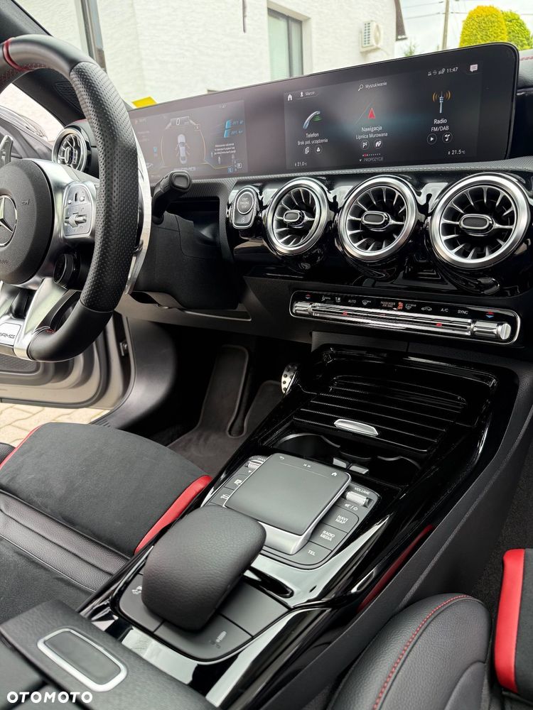 Mercedes-Benz CLA - 12