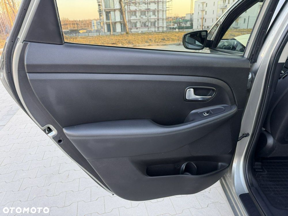 Kia Carens 1.7 CRDi Vision - 27