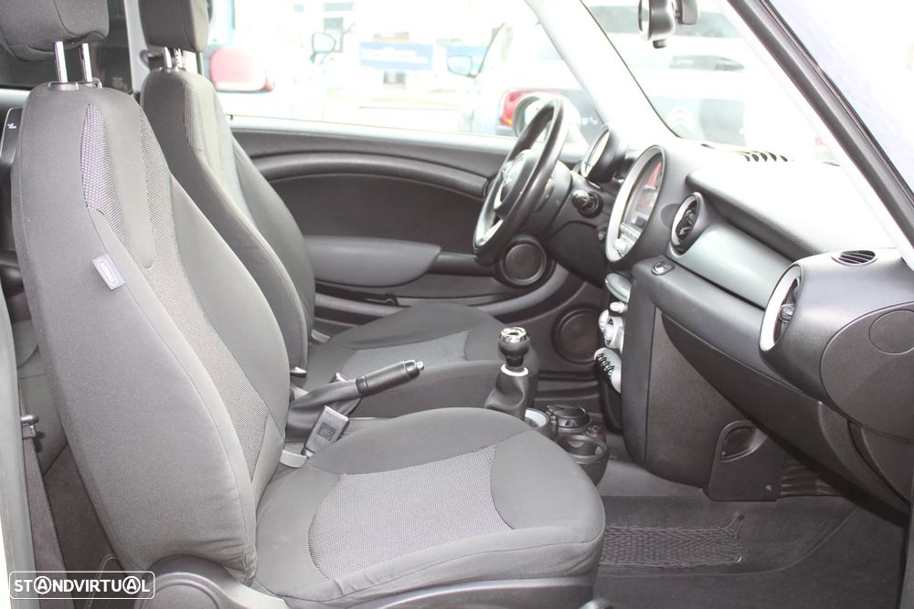 MINI 3 Portas Cooper D - 27