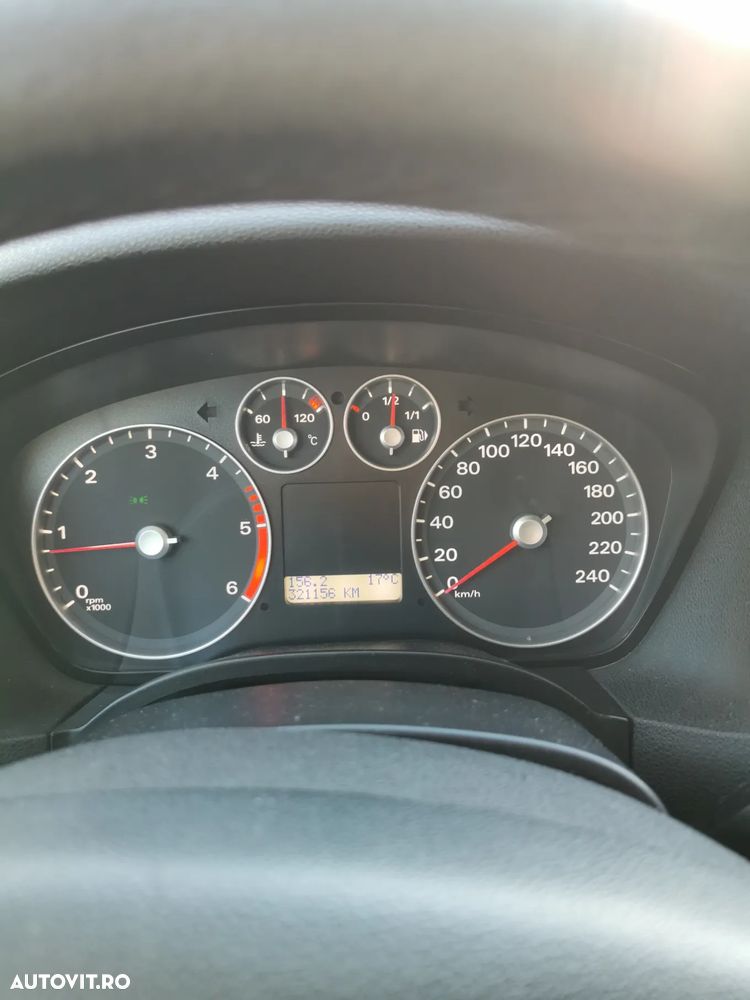 Ford Focus 2.0 TDCI Ghia - 8