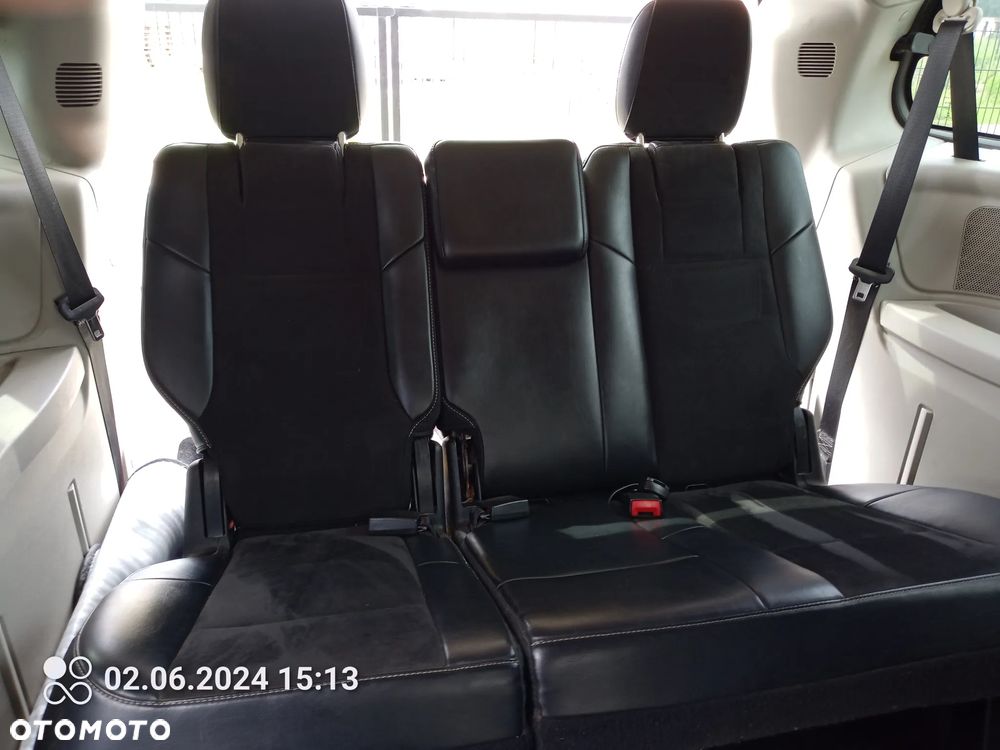 Chrysler Town & Country - 19