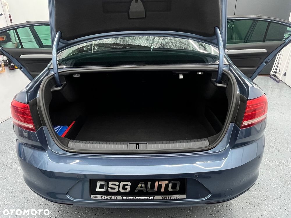 Volkswagen Passat - 35