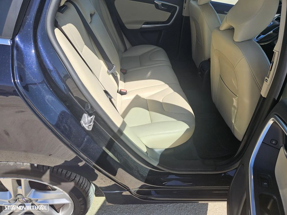 Volvo V60 D6 Plug-In-Hybrid AWD Geartronic Summum - 8