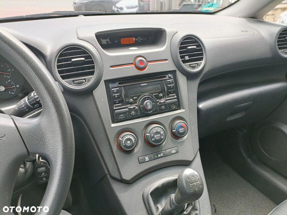 Kia Carens 2.0 EX - 13