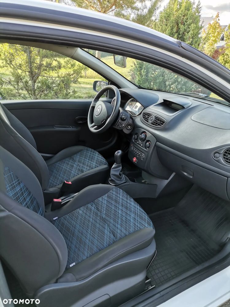 Renault Clio - 8