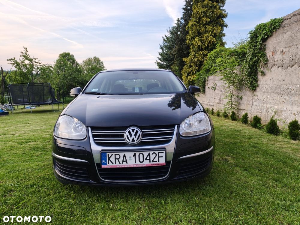 Volkswagen Jetta - 1