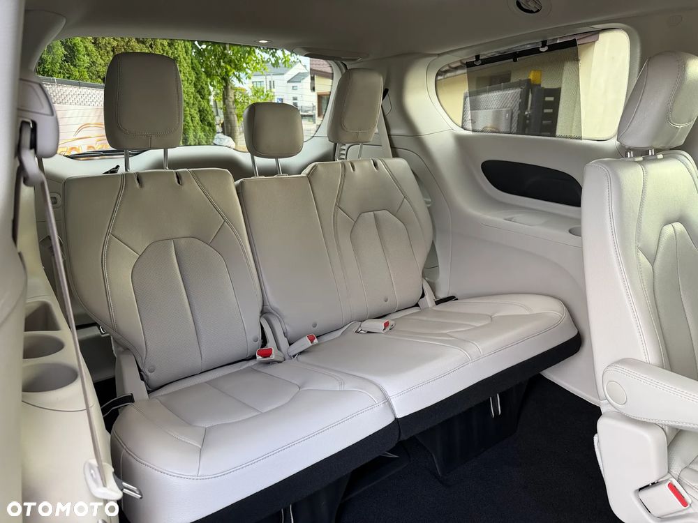 Chrysler Pacifica - 20