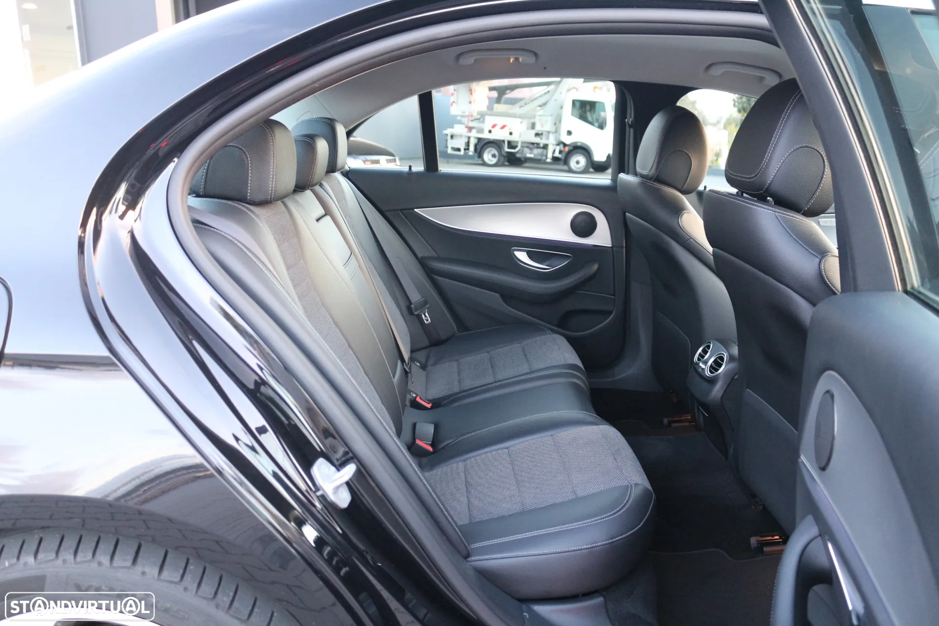 Mercedes-Benz E 220 d 9G-TRONIC Avantgarde - 32