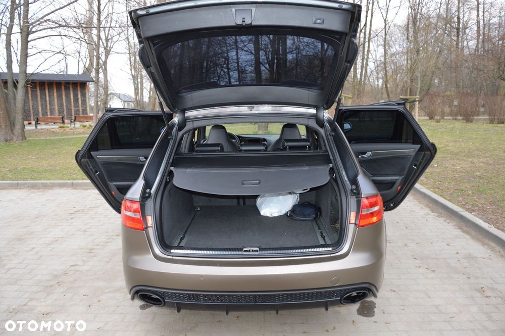 Audi RS4 Avant - 25