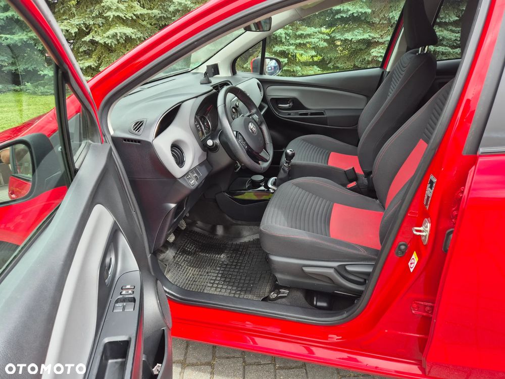 Toyota Yaris 1.33 VVT-i Lounge - 11