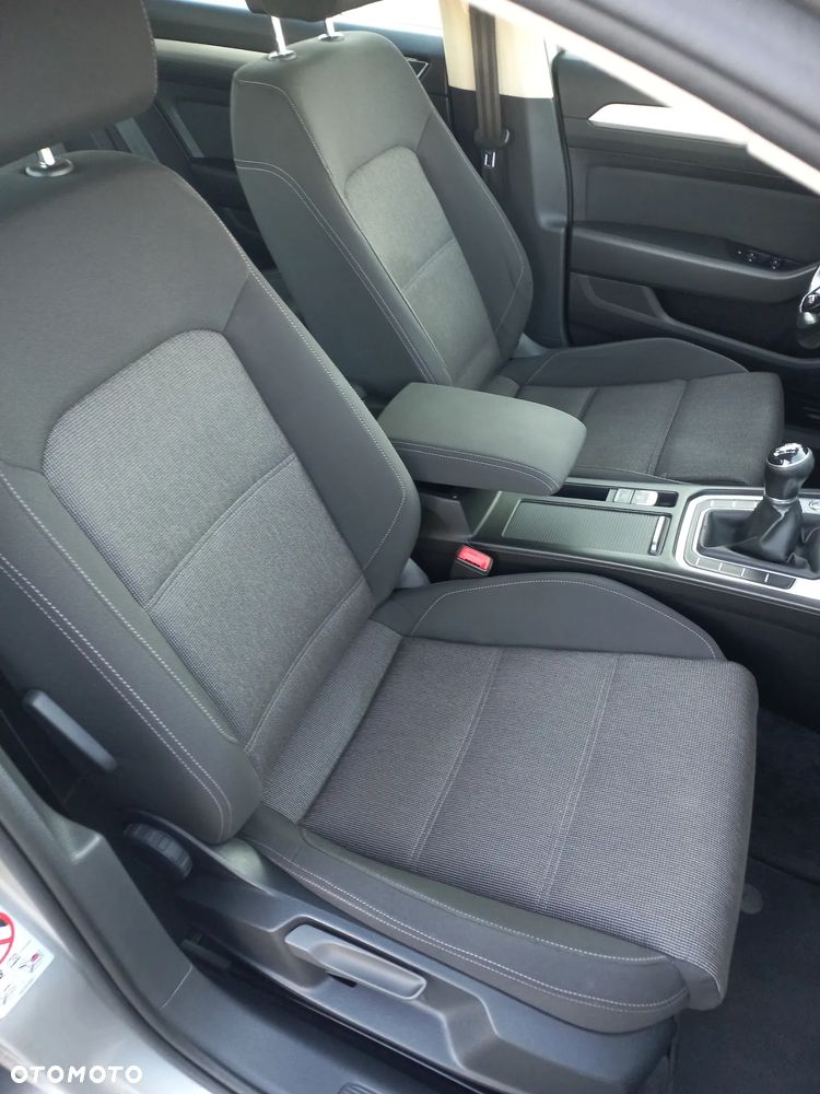 Volkswagen Passat - 11