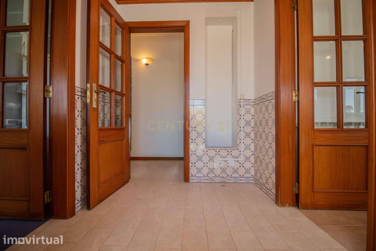 Apartamento T3 para Arrendamento com Vista Panorâmica sobre o Mar –  F - Grande imagem: 2/29