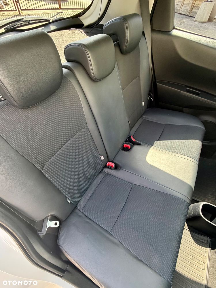 Toyota Yaris Hybrid 100 Dynamic - 11