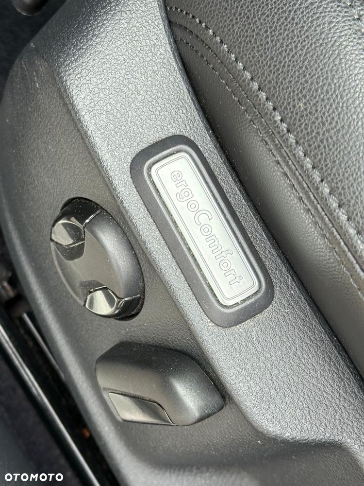 Volkswagen Passat 1.6 TDI SCR DSG - 25