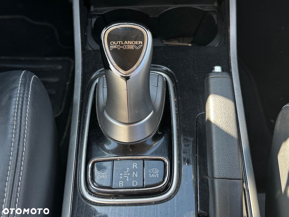 Mitsubishi Outlander - 9