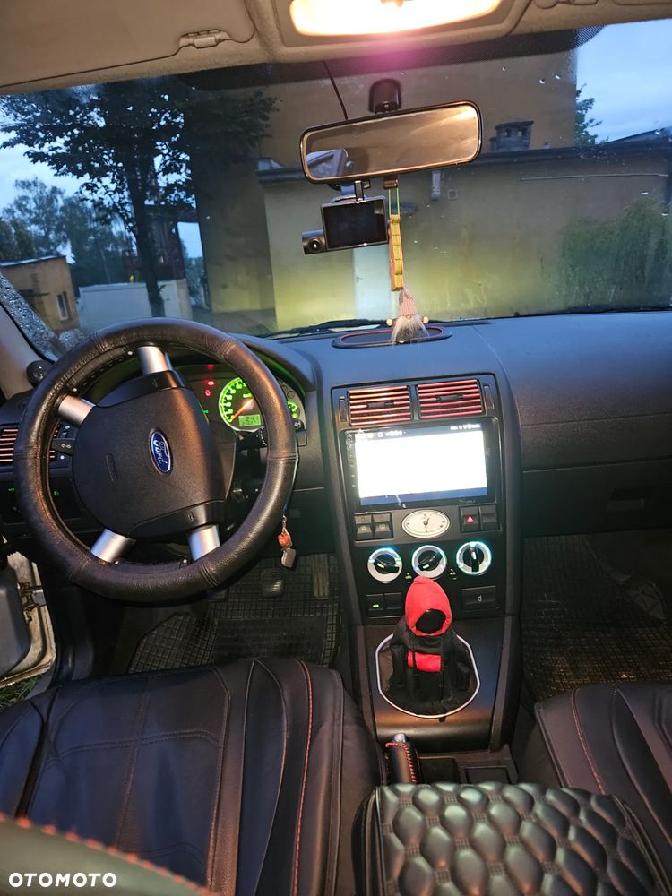 Ford Mondeo 1.8 Ambiente - 4