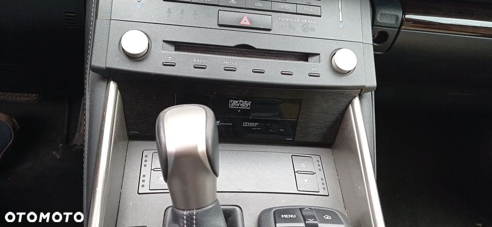 Lexus IS 300h Prestige EU6 - 11