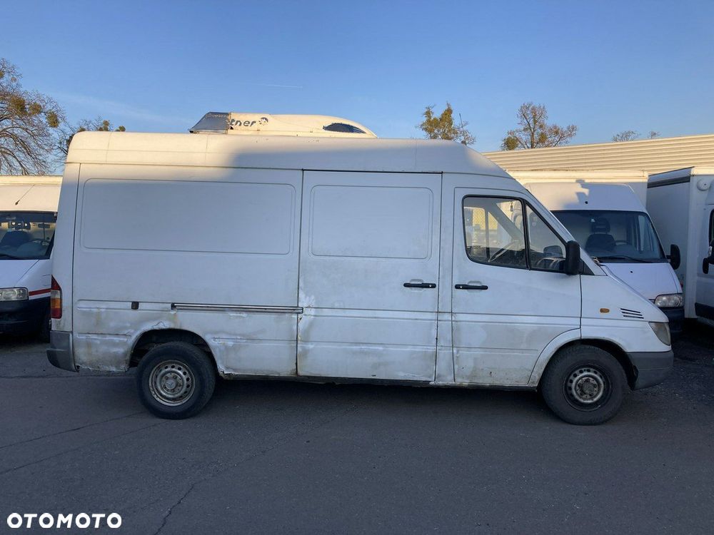 Mercedes-Benz Sprinter - 15